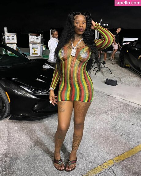 Sexxy Red ホットなモデル 写真