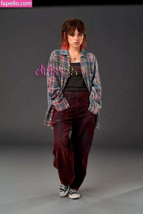 指マン 潮吹き オンリーファンズ セクシーヌード 画像