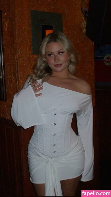 Lauren Duffy ヌードスター 写真