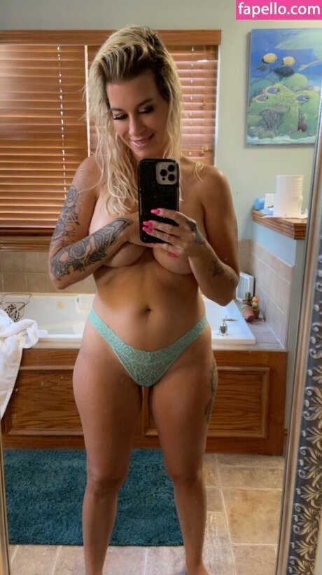 Charlizerazor ヌードモデル 写真