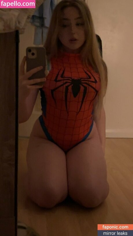 Tamothie エロティックなモデル 写真