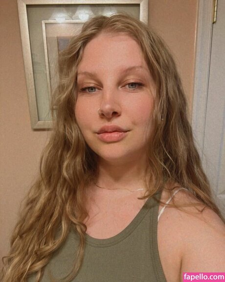 大きなプッシー唇オンリーファンズ エロチック 写真