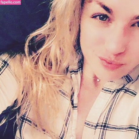 ミラーセルフィーオンリーファンズ えろた 写真