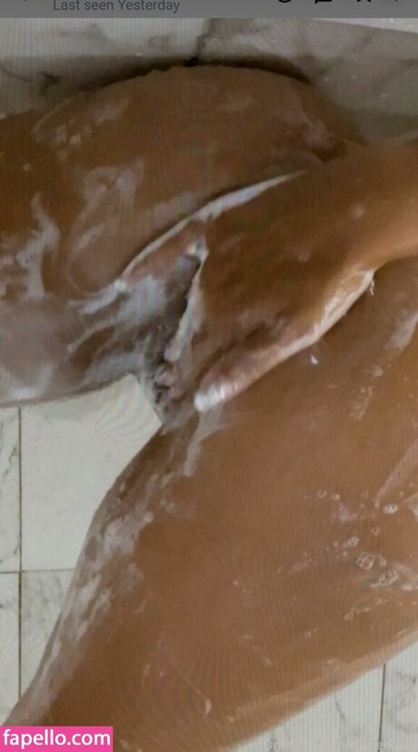 Elajerkovic ポルノスター ヌード 画像