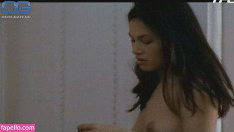 Elodie Yung 完璧なポルノスター 写真