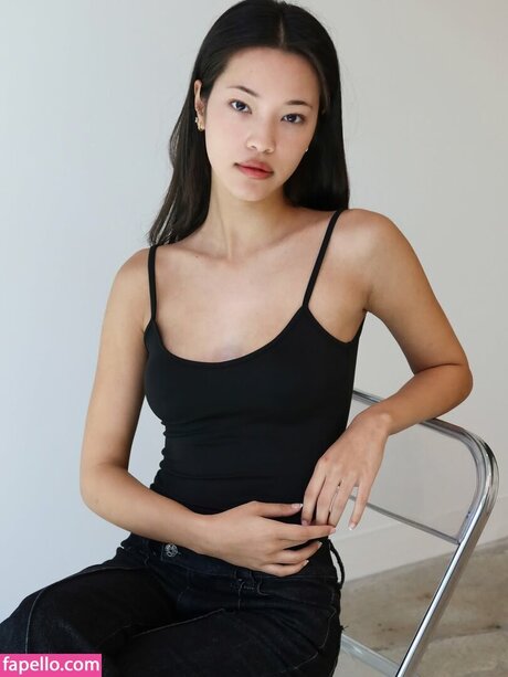 ボディビルダーヌードオンリーファンズ セクシーヌード 写真