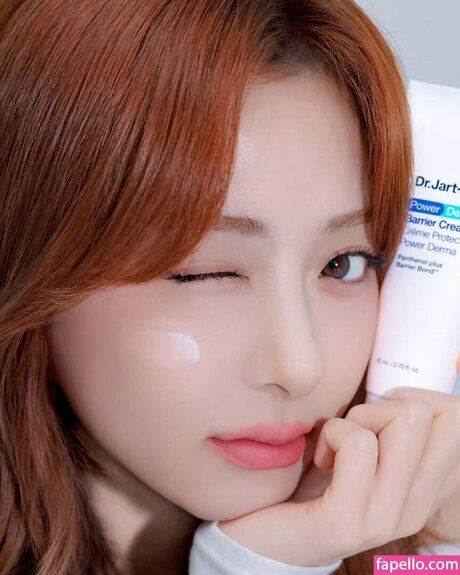 Huh Yunjin_ 完璧なスター 写真