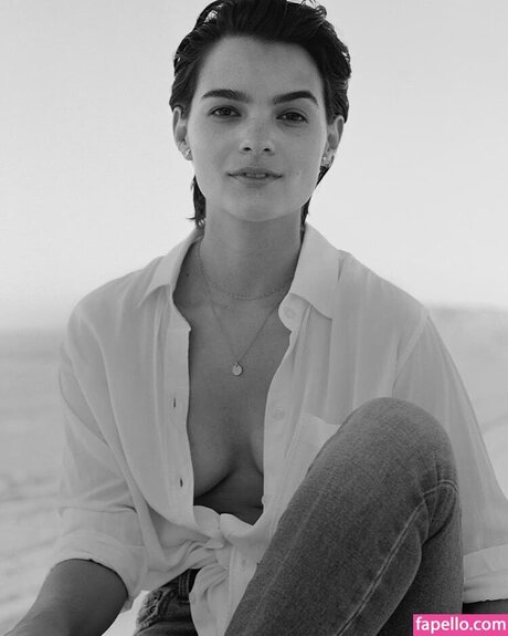 Brianna Hildebrand アダルト女優 画像