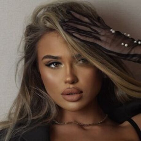 Julia054 アダルトモデル 写真