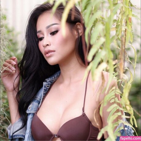 巨乳ストリップオンリーファンズ 美しい裸 ギャラリー