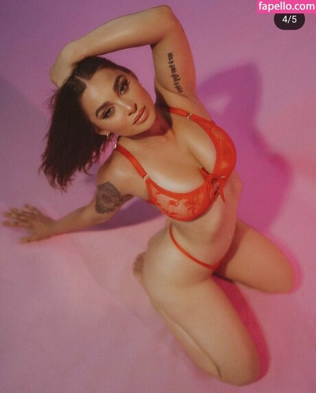 Madeleinerosee エロティックなモデル アーカイブ