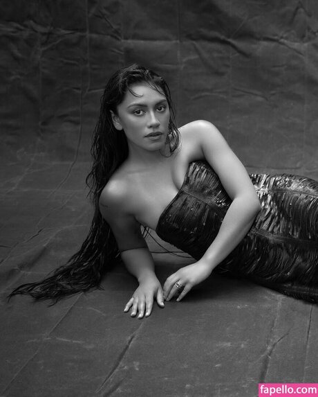 巨乳ランジェリーオンリーファンズ エロチック アーカイブ