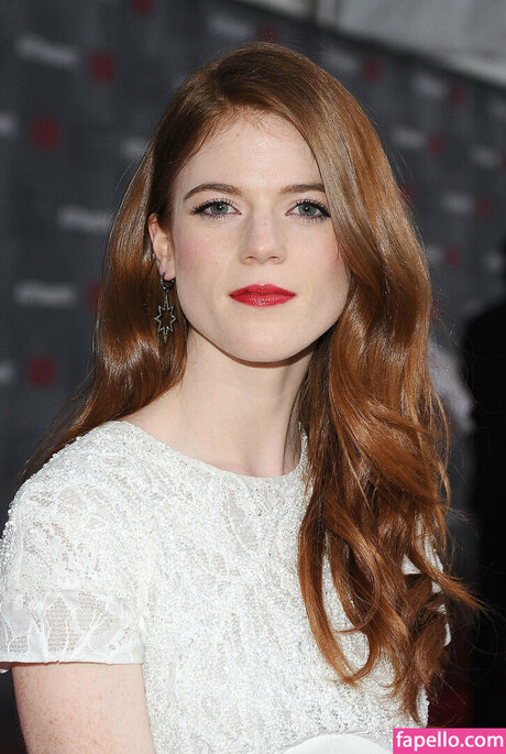 Rose Leslie 裸モデル 写真