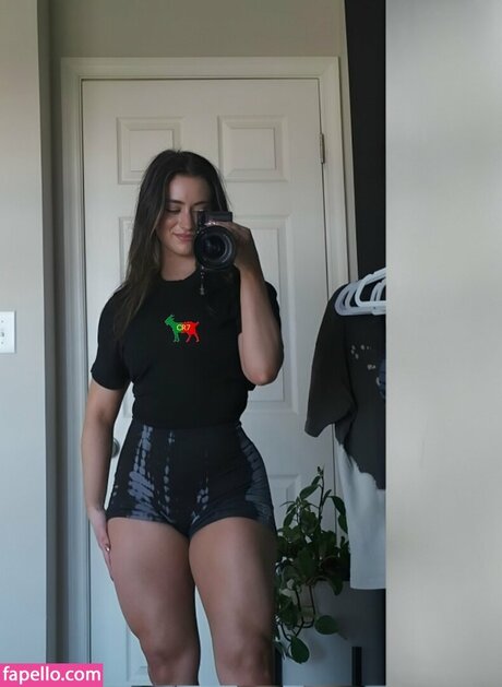 黒檀の熟女オンリーファンズ ポルノ 写真