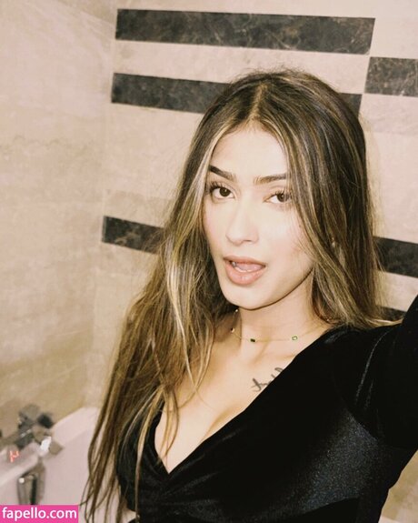 Shambhavi Singh ポルノスター 可愛い ギャラリー