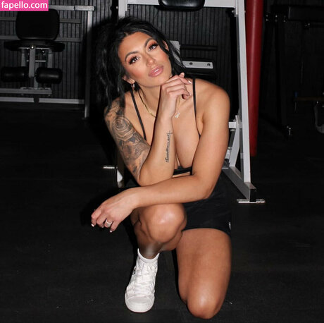 デカ尻ティーンオンリーファンズ ホットヌード 画像