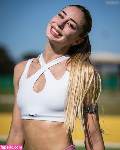 セクシーなブルネットのオンリーファンズ 美しいポルノ 写真