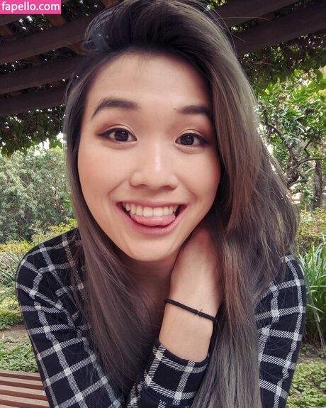 Julia Chow ヌードスター 写真