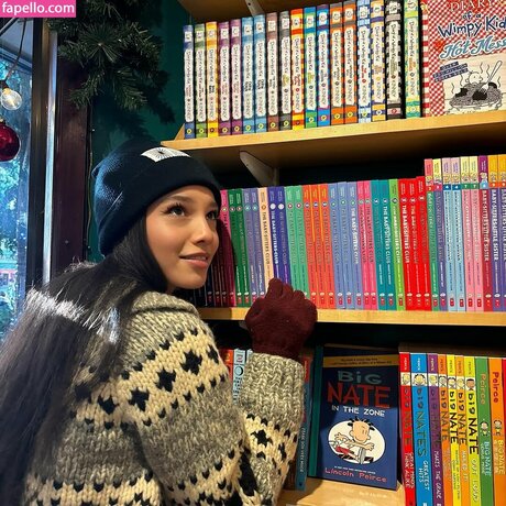 Malia Baker スター 裸 写真