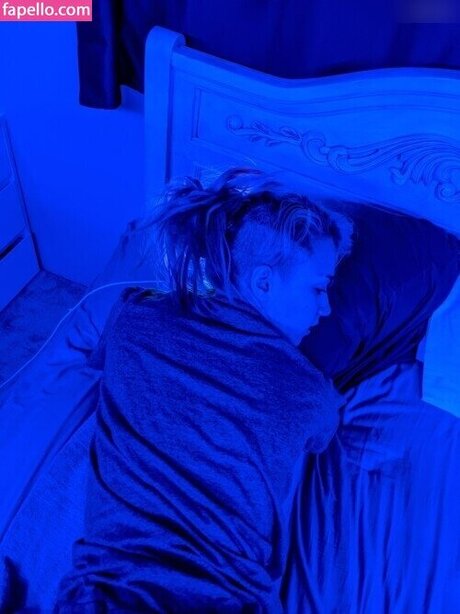 モンスターコックオンリーファンズ 裸 写真