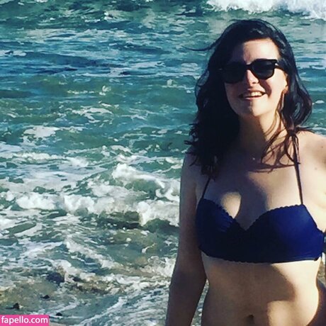 Bailey Meyers ポルノモデル アーカイブ