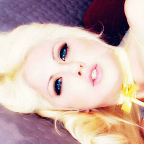 Holly Hanna XXXモデル 写真