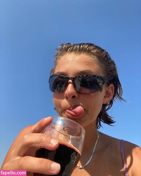 Ava Kalitowski ヌードモデル 画像