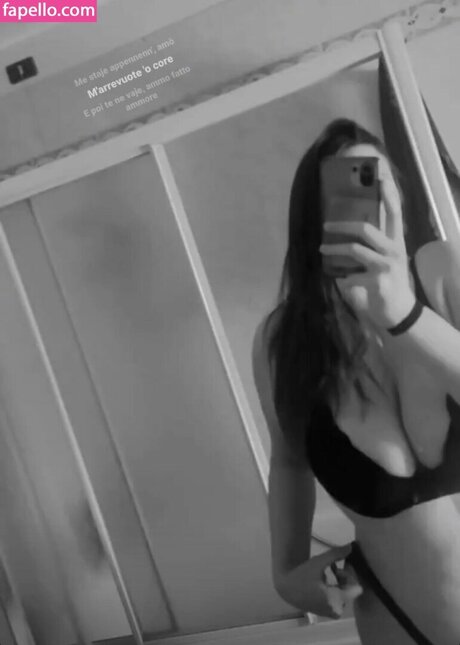 Manuela Mulligh ポルノスター アート ギャラリー