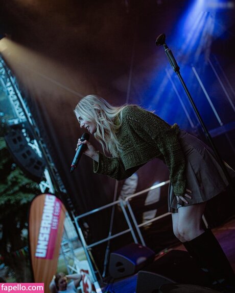 タイトなオマンコオンリーファンズ アートポルノ 画像