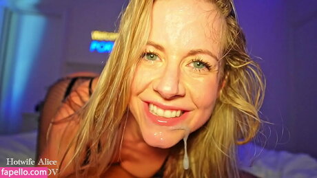 hotwifealice ポルノスター 写真