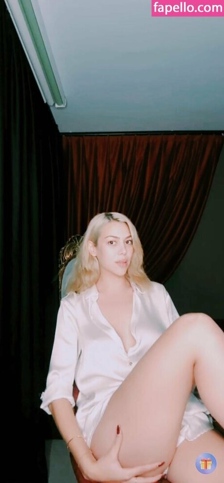 Seydanur Tunc 裸のポルノスター アーカイブ