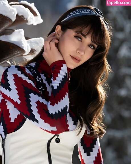 ぽっちゃりブロンドのオンリーファンズ ホット裸 写真