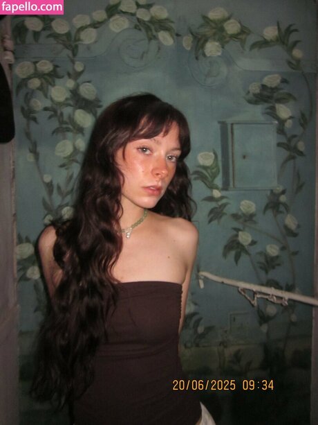 Holly Humberstone HDモデル アーカイブ