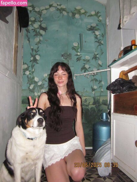 Holly Humberstone 可愛いモデル ギャラリー