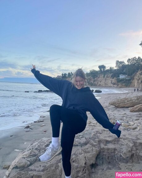 エモな痴女オンリーファンズ ポルノ 写真