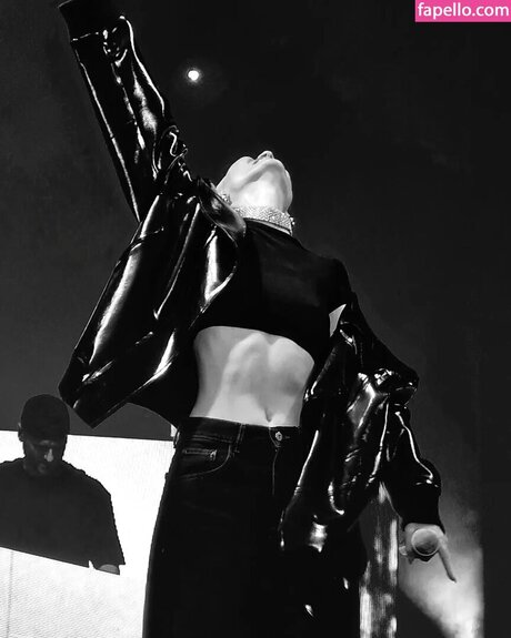 セーリングオンリーファンズ アート裸 画像