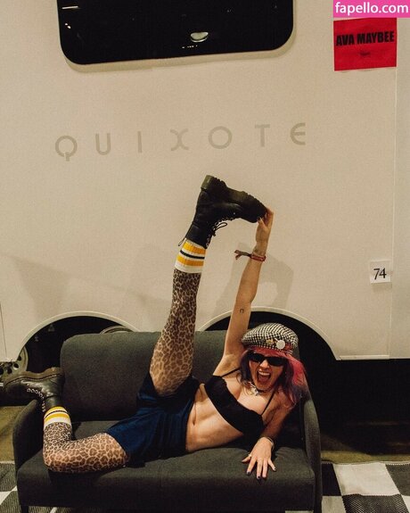 Ava Maybee 写真集