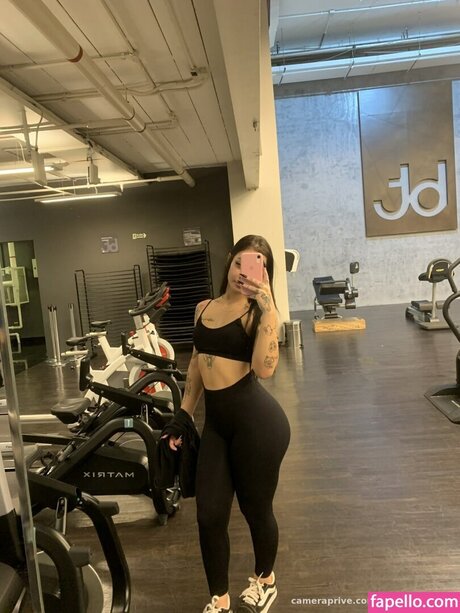 ニューハーフの乗馬オンリーファンズ 美しい裸 写真