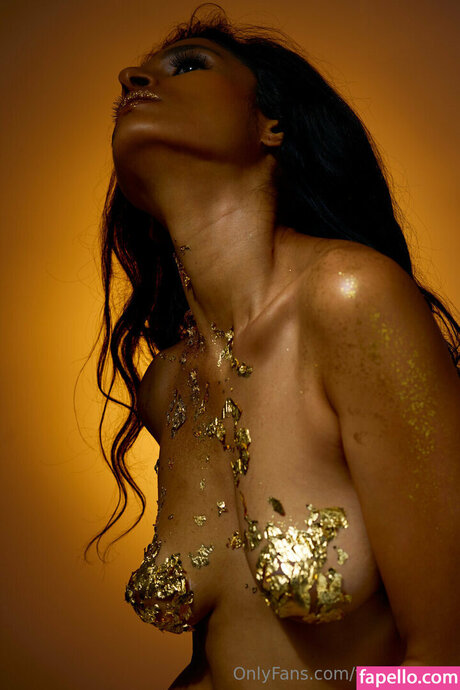 Jikki Nair 高品質スター 写真