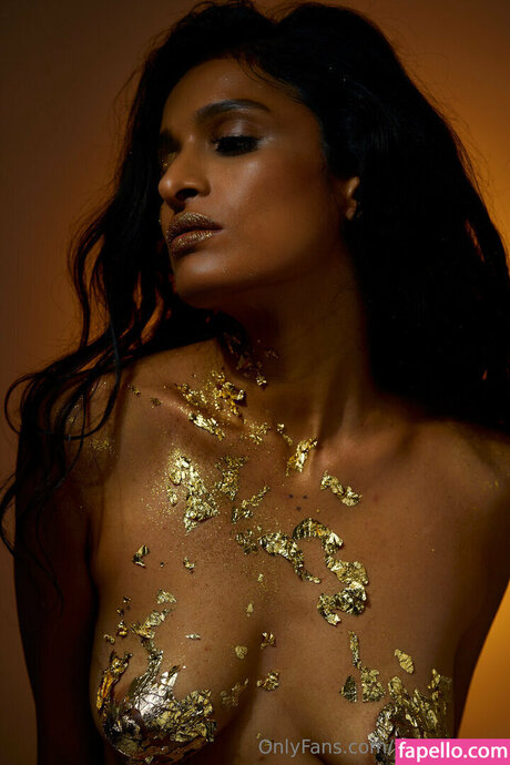 Jikki Nair トップモデル 写真