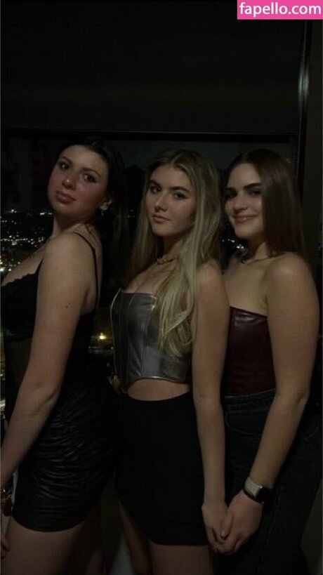 陸軍の熟女オンリーファンズ 無料アダルト 写真