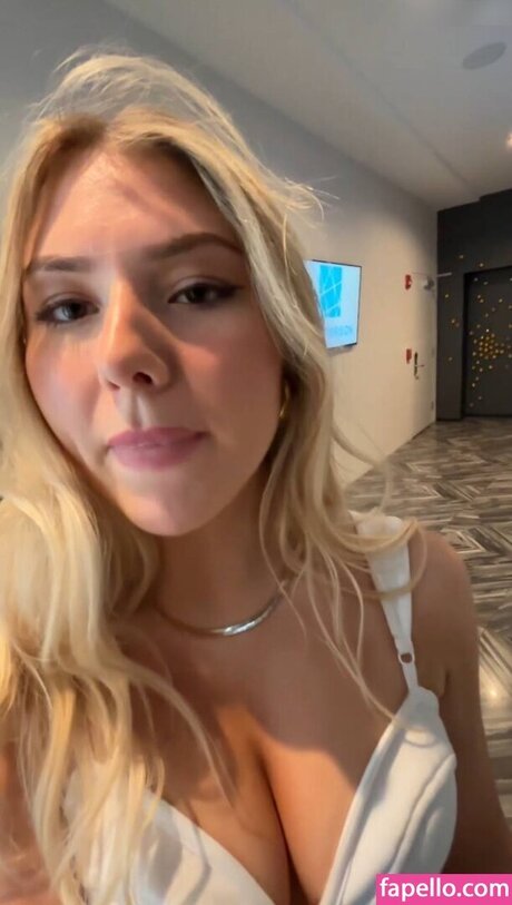 金髪の小人オンリーファンズ ホットセックス 画像