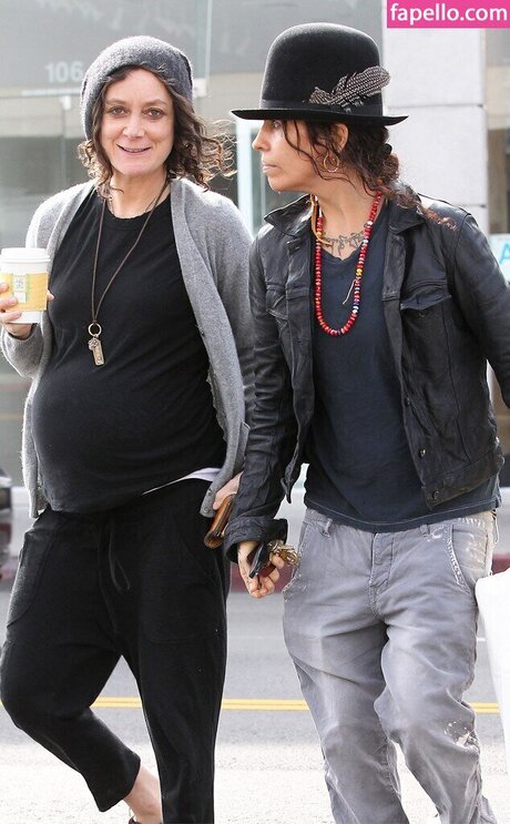 小柄な足オンリーファンズ ポルノ 画像