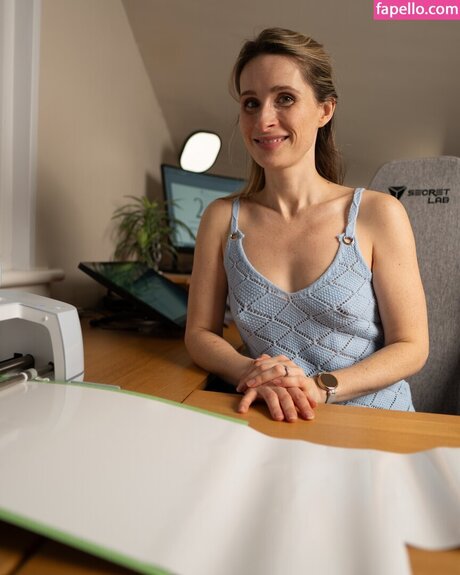 Hands On Katie ホットなモデル ギャラリー