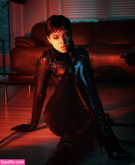 黒髪のオンリーファンズ 無料 写真