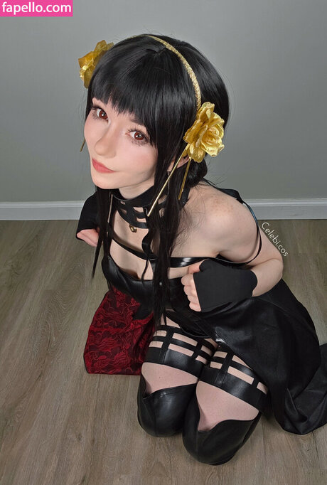 金髪の小柄なオンリーファンズ 裸 画像