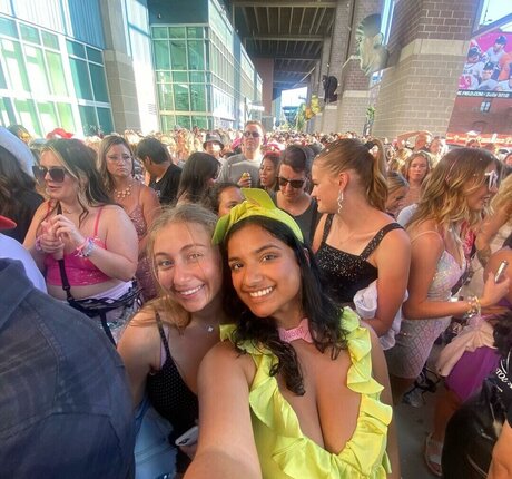 Abby Govindan エロティック女優 画像