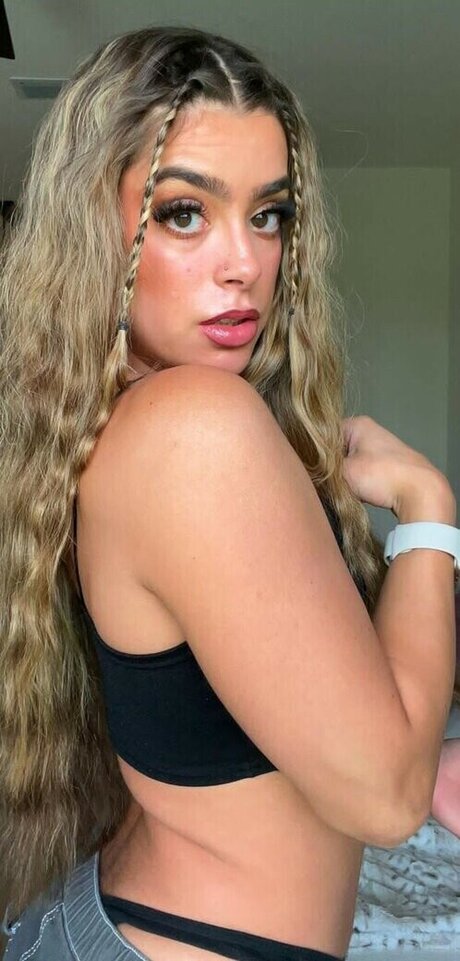 ぽっちゃりブルネットオンリーファンズ えろ 写真