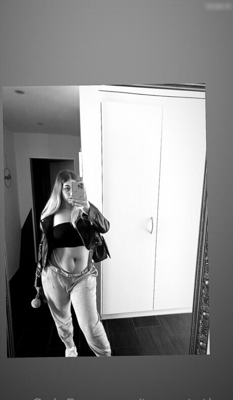 ワックスオンリーファン 美しいヌード 写真