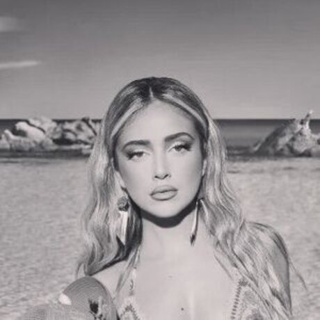 Ana Mena 独占女優 アーカイブ